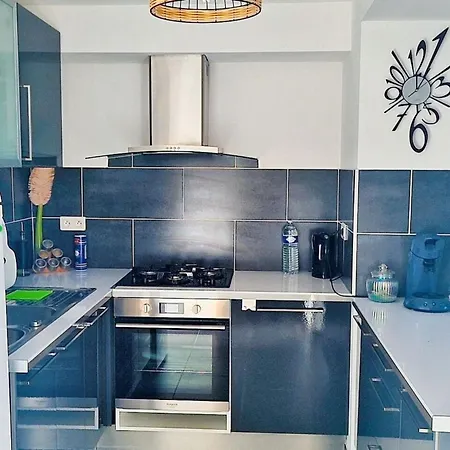 Confortable A 60 M² Parking Prive Apartment