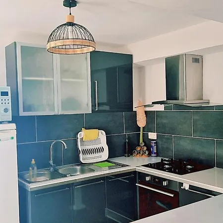 Confortable A 60 M² Parking Prive Apartment